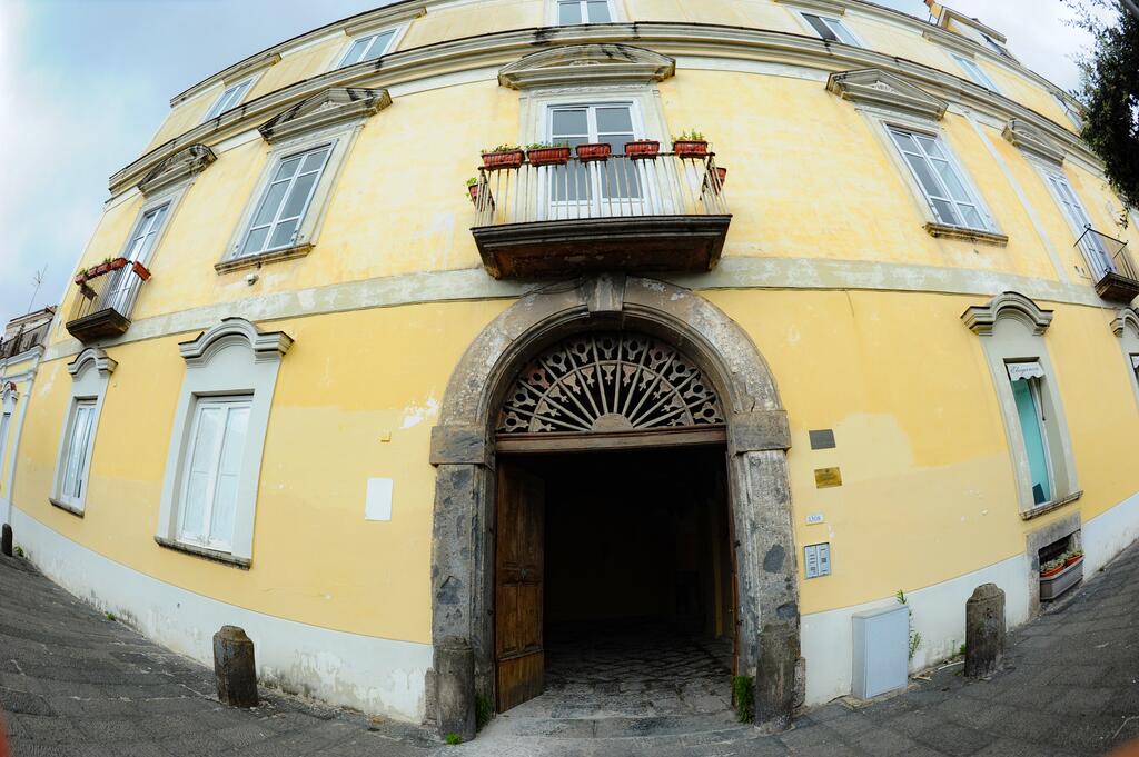 sleep in herculaneum in a cheap hostel near the sea